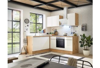 Rechte keuken 220 cm met oven, kookplaat, afzuigkap en vaatwasser. witte ombouw en hoogglans witte fronten. Eiken werkblad en plinten.hoekkeuken