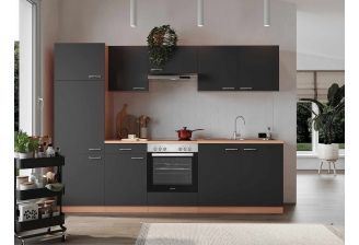 Beuken keuken met zwarte fronten sfeerbeeld vooraanzicht