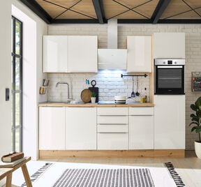Rechte witte keuken met hoogglans fronten