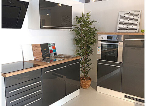 Dubbelblok keuken 290 cm grijze fronten in onze showroom