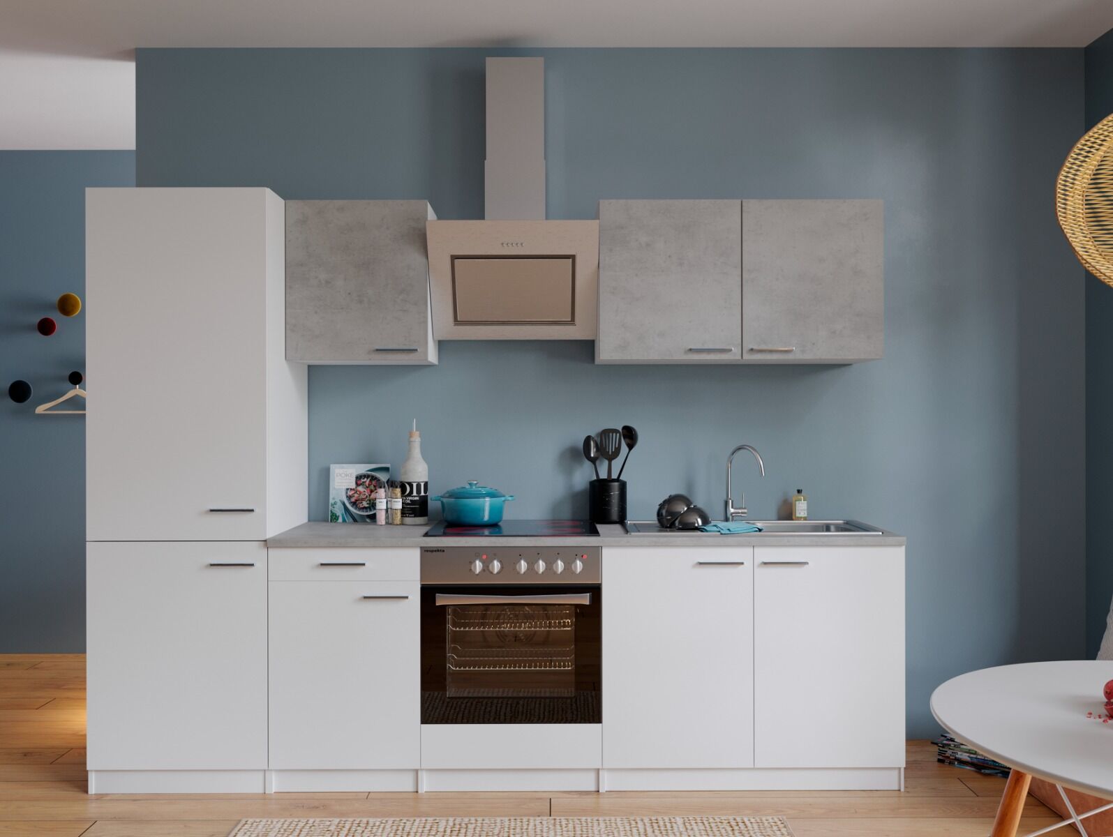 Parallel keuken met eiken ombouw en greeploze witte fronten
